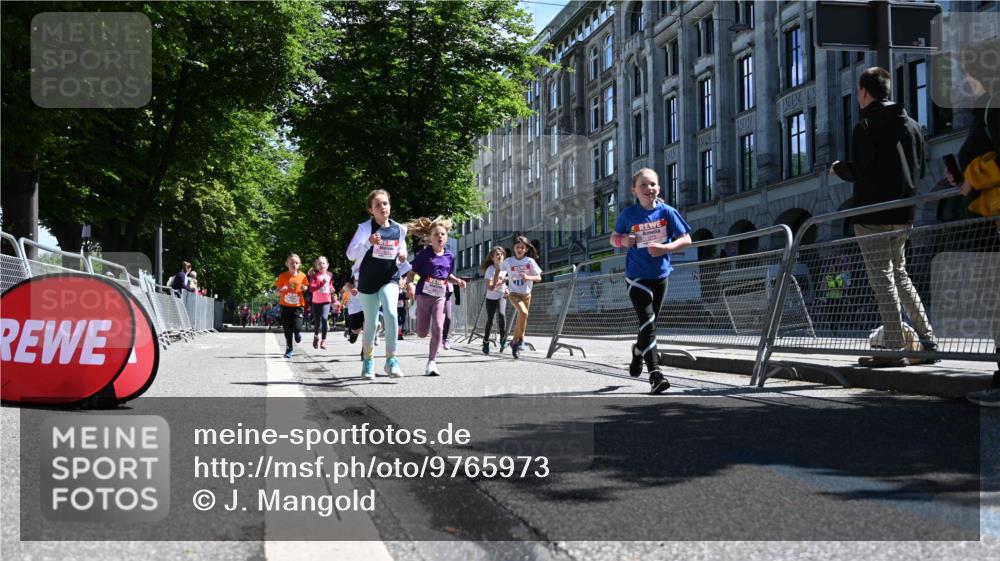 14.06.2026 - REWE Women's Run J. Mangold http://msf.ph/oto/9765973 14.06.2026 11:37:04 Ziel 102, 107, 124, 135, 140, 167, 180, 207, 245, 258, 259, 275, 302, 314, 315, 324, 341, 350 meine-sportfotos.de