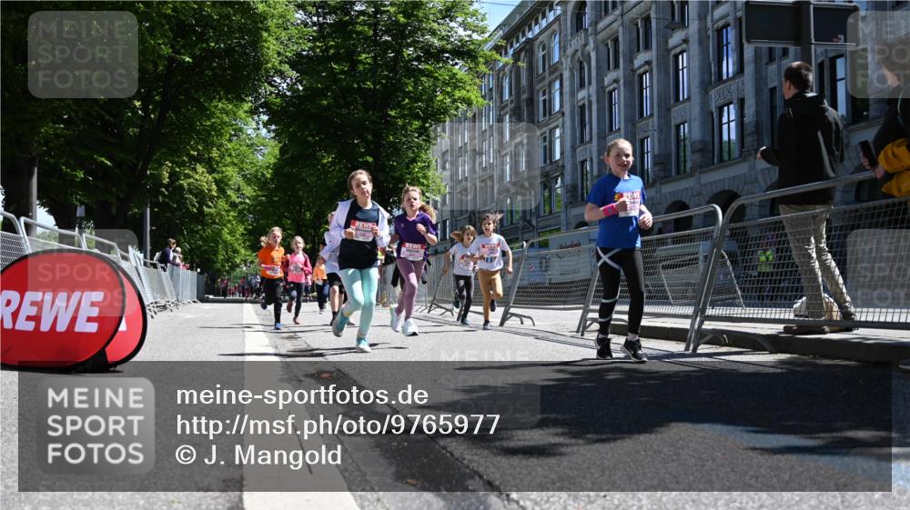 14.06.2026 - REWE Women's Run J. Mangold http://msf.ph/oto/9765977 14.06.2026 11:37:04 Ziel 102, 107, 124, 135, 140, 167, 180, 207, 245, 258, 259, 275, 302, 314, 315, 324, 341, 350 meine-sportfotos.de