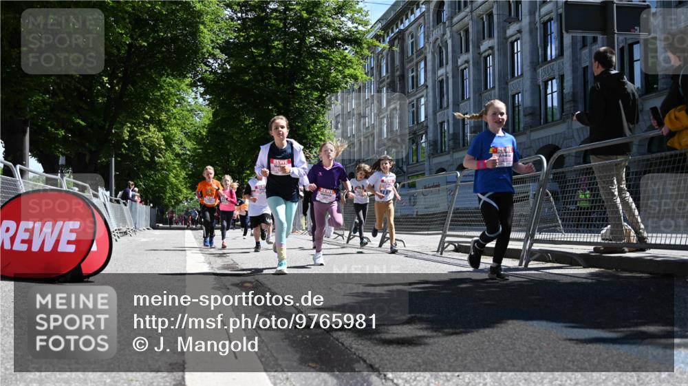 14.06.2026 - REWE Women's Run J. Mangold http://msf.ph/oto/9765981 14.06.2026 11:37:04 Ziel 102, 107, 124, 135, 140, 167, 180, 207, 245, 258, 259, 275, 302, 314, 315, 324, 341, 350 meine-sportfotos.de
