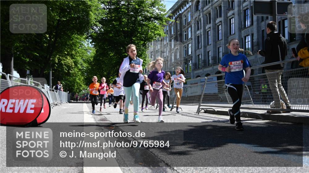 14.06.2026 - REWE Women's Run J. Mangold http://msf.ph/oto/9765984 14.06.2026 11:37:04 Ziel 102, 107, 124, 135, 140, 167, 180, 207, 245, 258, 259, 275, 302, 314, 315, 324, 341, 350 meine-sportfotos.de