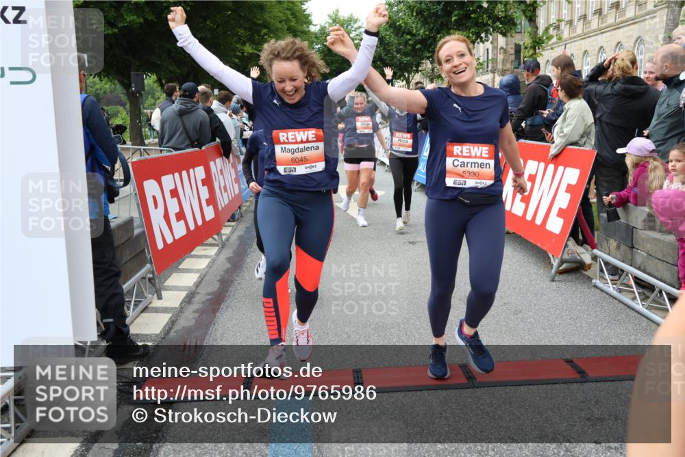 14.06.2026 - REWE Women's Run Strokosch-Dieckow http://msf.ph/oto/9765986 14.06.2026 11:01:54 Ziel 5022, 5052, 5053, 5056, 5059, 5110, 5112, 5213, 5330, 5360, 5445, 5720, 5721, 5907, 5921, 6008, 6015, 6045 meine-sportfotos.de