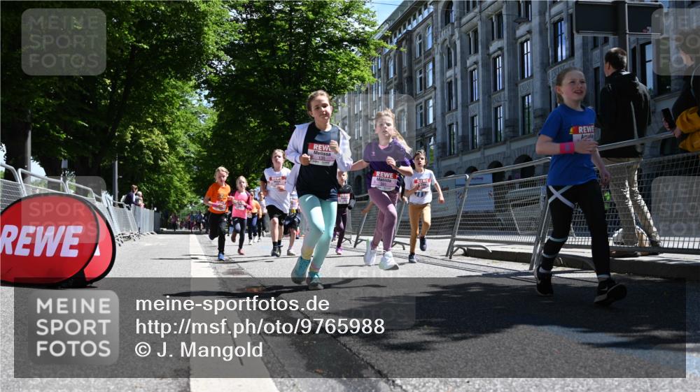 14.06.2026 - REWE Women's Run J. Mangold http://msf.ph/oto/9765988 14.06.2026 11:37:05 Ziel 102, 104, 107, 124, 135, 140, 167, 180, 207, 245, 258, 259, 275, 302, 314, 315, 324, 341, 350, 358 meine-sportfotos.de