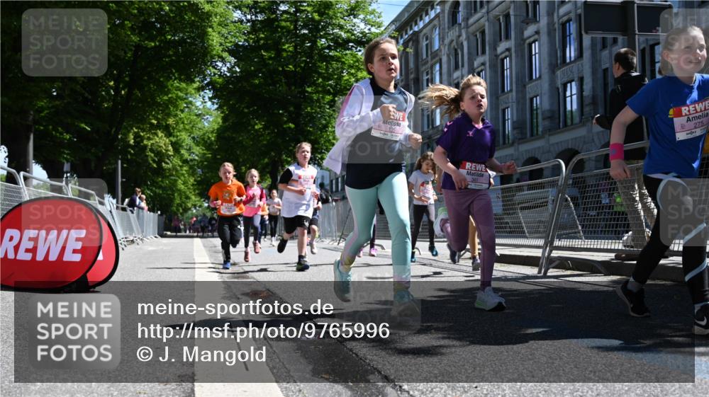 14.06.2026 - REWE Women's Run J. Mangold http://msf.ph/oto/9765996 14.06.2026 11:37:05 Ziel 102, 104, 107, 124, 135, 140, 167, 180, 207, 245, 258, 259, 275, 302, 314, 315, 324, 341, 350, 358 meine-sportfotos.de