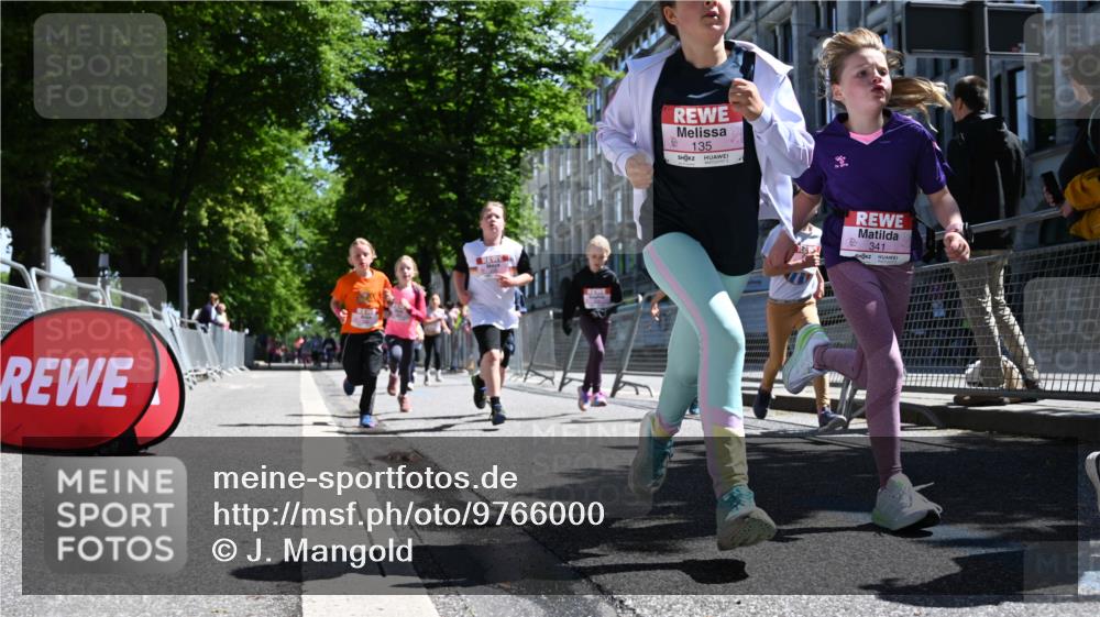 14.06.2026 - REWE Women's Run J. Mangold http://msf.ph/oto/9766000 14.06.2026 11:37:05 Ziel 102, 104, 107, 124, 135, 140, 167, 180, 207, 245, 258, 259, 275, 302, 314, 315, 324, 341, 350, 358 meine-sportfotos.de