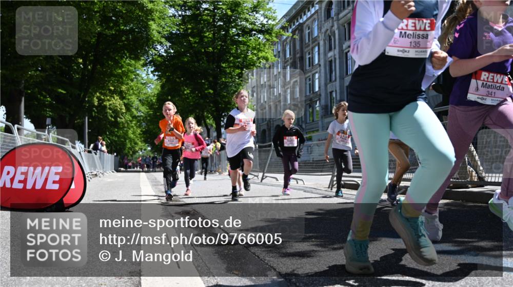 14.06.2026 - REWE Women's Run J. Mangold http://msf.ph/oto/9766005 14.06.2026 11:37:06 Ziel 102, 104, 111, 124, 135, 167, 176, 180, 207, 245, 258, 259, 275, 314, 315, 324, 341, 358 meine-sportfotos.de