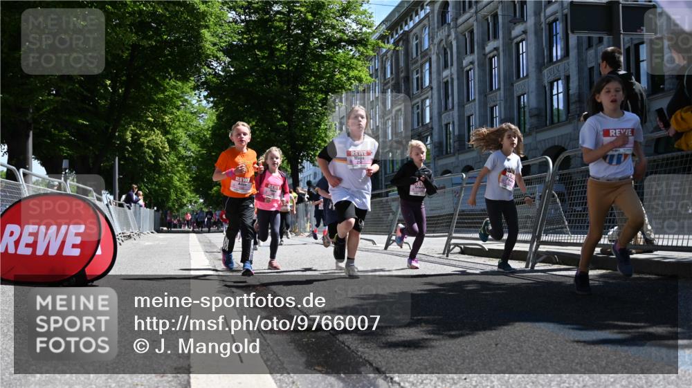 14.06.2026 - REWE Women's Run J. Mangold http://msf.ph/oto/9766007 14.06.2026 11:37:06 Ziel 102, 104, 111, 124, 135, 167, 176, 180, 207, 245, 258, 259, 275, 314, 315, 324, 341, 358 meine-sportfotos.de
