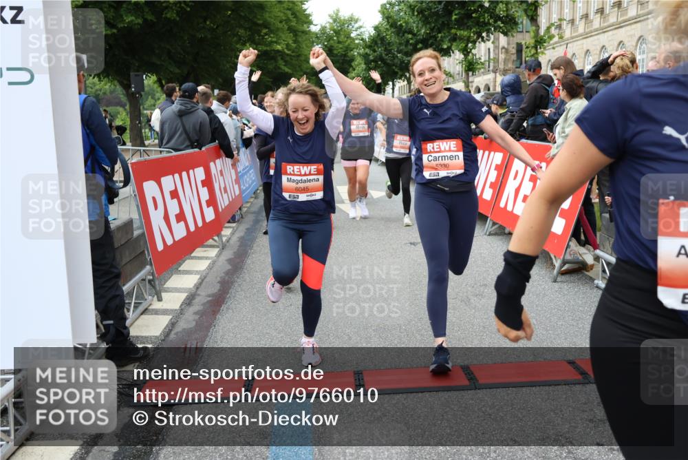 14.06.2026 - REWE Women's Run Strokosch-Dieckow http://msf.ph/oto/9766010 14.06.2026 11:01:54 Ziel 5022, 5052, 5053, 5056, 5059, 5110, 5112, 5213, 5330, 5360, 5445, 5720, 5721, 5907, 5921, 6008, 6015, 6045 meine-sportfotos.de