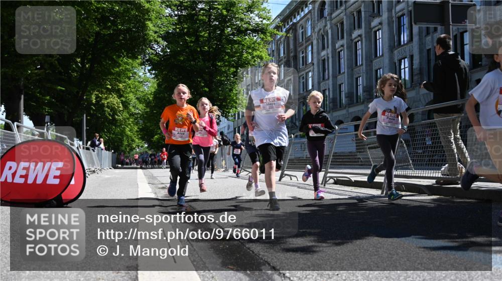 14.06.2026 - REWE Women's Run J. Mangold http://msf.ph/oto/9766011 14.06.2026 11:37:06 Ziel 102, 104, 111, 124, 135, 167, 176, 180, 207, 245, 258, 259, 275, 314, 315, 324, 341, 358 meine-sportfotos.de