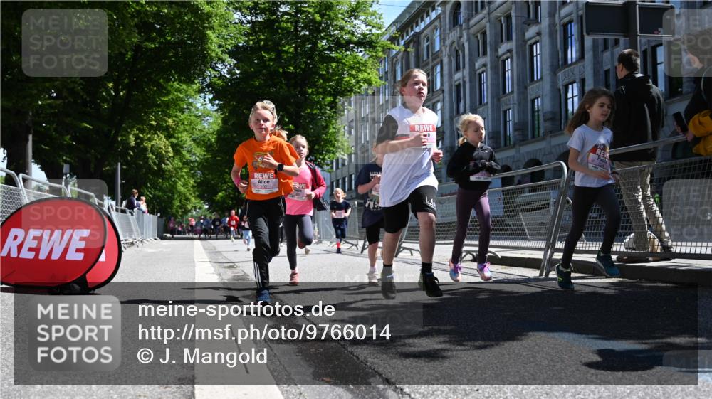 14.06.2026 - REWE Women's Run J. Mangold http://msf.ph/oto/9766014 14.06.2026 11:37:06 Ziel 102, 104, 111, 124, 135, 167, 176, 180, 207, 245, 258, 259, 275, 314, 315, 324, 341, 358 meine-sportfotos.de