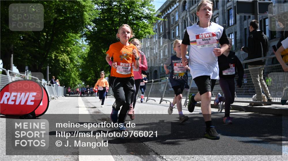 14.06.2026 - REWE Women's Run J. Mangold http://msf.ph/oto/9766021 14.06.2026 11:37:07 Ziel 102, 104, 111, 124, 135, 167, 176, 180, 245, 258, 259, 275, 314, 315, 324, 336, 341, 358 meine-sportfotos.de