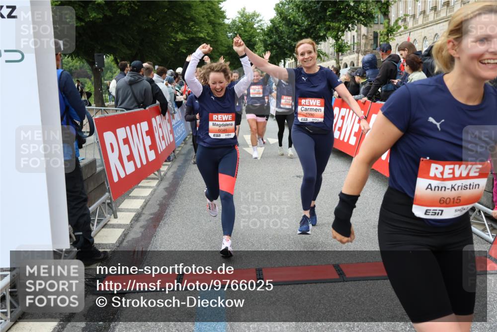 14.06.2026 - REWE Women's Run Strokosch-Dieckow http://msf.ph/oto/9766025 14.06.2026 11:01:54 Ziel 5022, 5052, 5053, 5056, 5059, 5110, 5112, 5213, 5330, 5360, 5445, 5720, 5721, 5907, 5921, 6008, 6015, 6045 meine-sportfotos.de