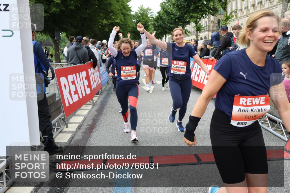 14.06.2026 - REWE Women's Run Strokosch-Dieckow http://msf.ph/oto/9766031 14.06.2026 11:01:54 Ziel 5022, 5052, 5053, 5056, 5059, 5110, 5112, 5213, 5330, 5360, 5445, 5720, 5721, 5907, 5921, 6008, 6015, 6045 meine-sportfotos.de