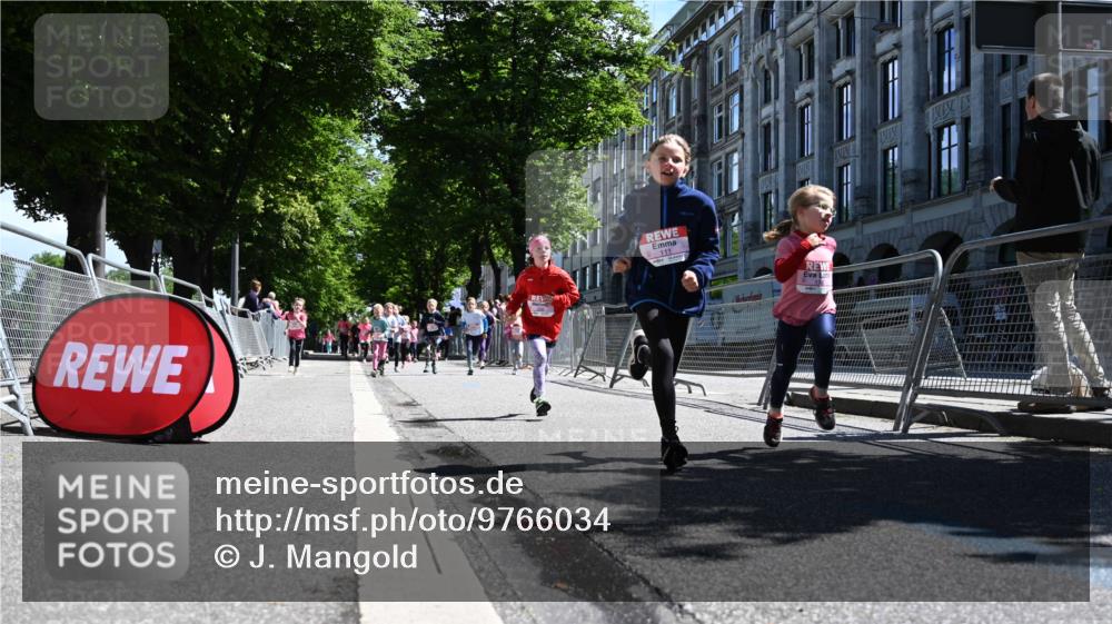 14.06.2026 - REWE Women's Run J. Mangold http://msf.ph/oto/9766034 14.06.2026 11:37:12 Ziel 101, 104, 111, 112, 131, 132, 164, 165, 167, 172, 176, 264, 314, 315, 334, 336, 344, 358 meine-sportfotos.de