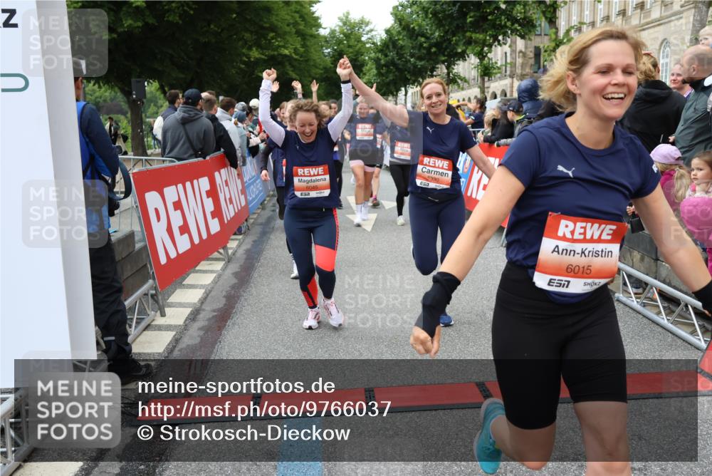 14.06.2026 - REWE Women's Run Strokosch-Dieckow http://msf.ph/oto/9766037 14.06.2026 11:01:54 Ziel 5022, 5052, 5053, 5056, 5059, 5110, 5112, 5213, 5330, 5360, 5445, 5720, 5721, 5907, 5921, 6008, 6015, 6045 meine-sportfotos.de