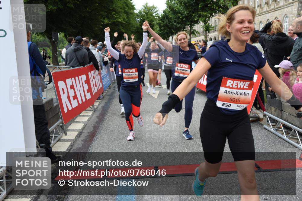 14.06.2026 - REWE Women's Run Strokosch-Dieckow http://msf.ph/oto/9766046 14.06.2026 11:01:54 Ziel 5022, 5052, 5053, 5056, 5059, 5110, 5112, 5213, 5330, 5360, 5445, 5720, 5721, 5907, 5921, 6008, 6015, 6045 meine-sportfotos.de
