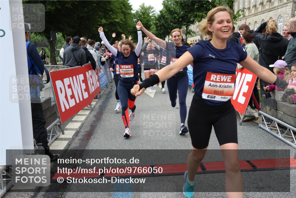 14.06.2026 - REWE Women's Run Strokosch-Dieckow http://msf.ph/oto/9766050 14.06.2026 11:01:53 Ziel 5052, 5053, 5056, 5059, 5110, 5112, 5196, 5330, 5360, 5445, 5720, 5721, 5907, 5921, 6008, 6015, 6045 meine-sportfotos.de