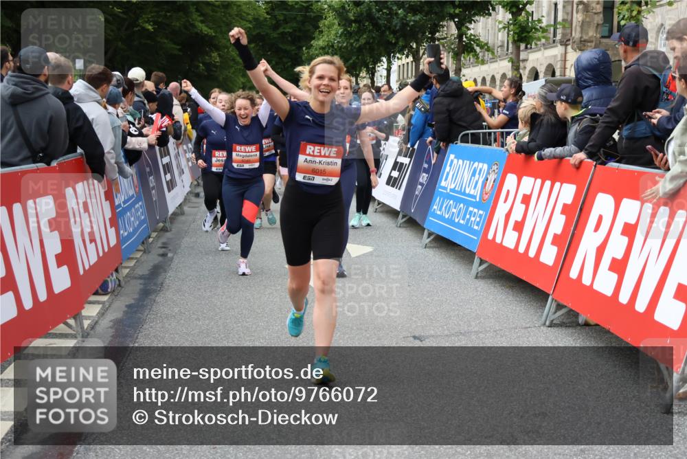 14.06.2026 - REWE Women's Run Strokosch-Dieckow http://msf.ph/oto/9766072 14.06.2026 11:01:52 Ziel 5052, 5053, 5056, 5059, 5110, 5112, 5196, 5330, 5360, 5445, 5720, 5721, 5907, 5921, 6008, 6015, 6045 meine-sportfotos.de