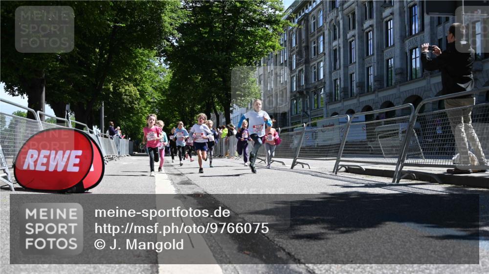 14.06.2026 - REWE Women's Run J. Mangold http://msf.ph/oto/9766075 14.06.2026 11:37:15 Ziel 101, 104, 111, 112, 131, 132, 141, 164, 165, 172, 173, 176, 179, 248, 264, 334, 336, 339, 344, 358 meine-sportfotos.de