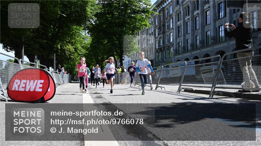 14.06.2026 - REWE Women's Run J. Mangold http://msf.ph/oto/9766078 14.06.2026 11:37:15 Ziel 101, 104, 111, 112, 131, 132, 141, 164, 165, 172, 173, 176, 179, 248, 264, 334, 336, 339, 344, 358 meine-sportfotos.de