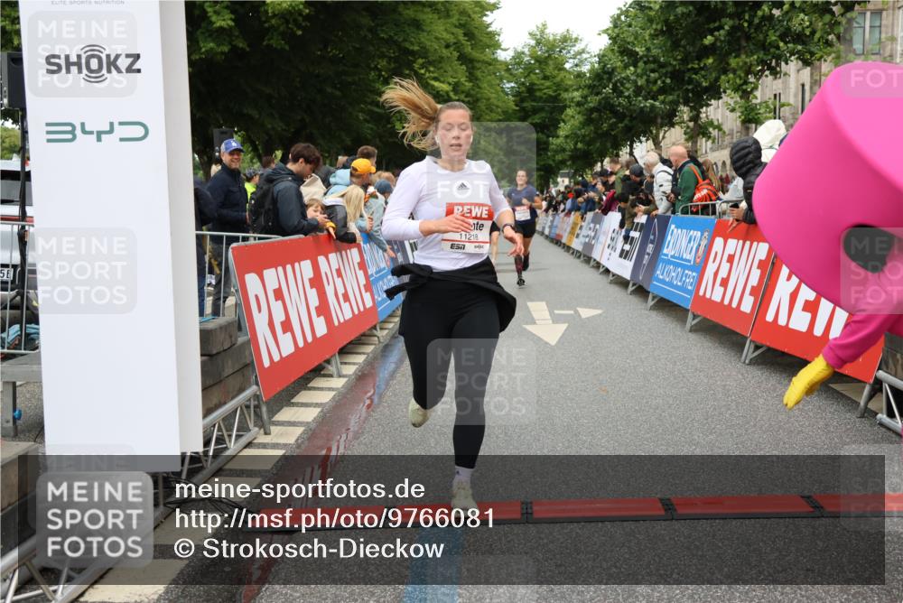 14.06.2026 - REWE Women's Run Strokosch-Dieckow http://msf.ph/oto/9766081 14.06.2026 09:51:56 Ziel 10999, 11218, 11244, 11388 meine-sportfotos.de