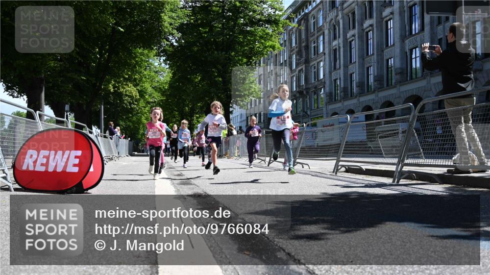 14.06.2026 - REWE Women's Run J. Mangold http://msf.ph/oto/9766084 14.06.2026 11:37:15 Ziel 101, 104, 111, 112, 131, 132, 141, 164, 165, 172, 173, 176, 179, 248, 264, 334, 336, 339, 344, 358 meine-sportfotos.de