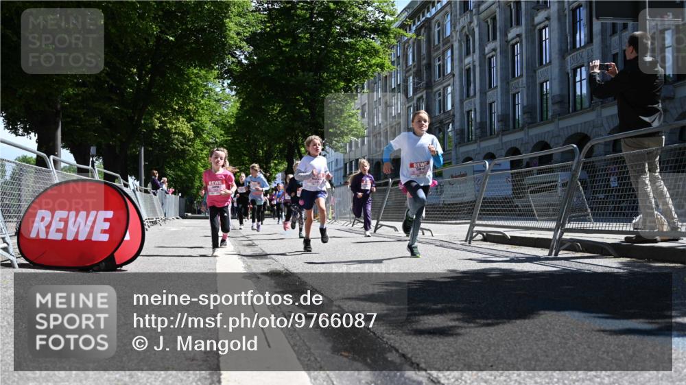 14.06.2026 - REWE Women's Run J. Mangold http://msf.ph/oto/9766087 14.06.2026 11:37:15 Ziel 101, 104, 111, 112, 131, 132, 141, 164, 165, 172, 173, 176, 179, 248, 264, 334, 336, 339, 344, 358 meine-sportfotos.de