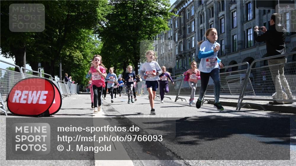 14.06.2026 - REWE Women's Run J. Mangold http://msf.ph/oto/9766093 14.06.2026 11:37:16 Ziel 101, 111, 112, 131, 132, 141, 164, 165, 172, 173, 176, 179, 234, 248, 264, 323, 334, 336, 339, 344, 351 meine-sportfotos.de