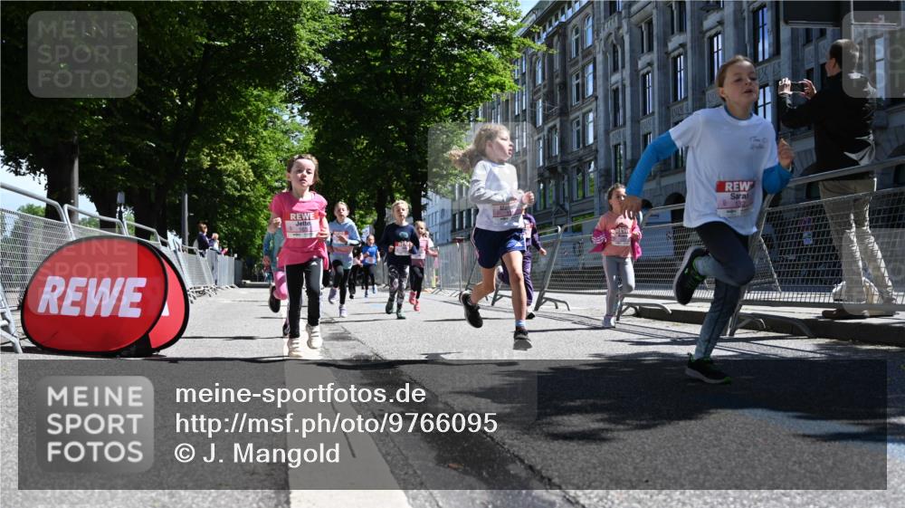 14.06.2026 - REWE Women's Run J. Mangold http://msf.ph/oto/9766095 14.06.2026 11:37:16 Ziel 101, 111, 112, 131, 132, 141, 164, 165, 172, 173, 176, 179, 234, 248, 264, 323, 334, 336, 339, 344, 351 meine-sportfotos.de