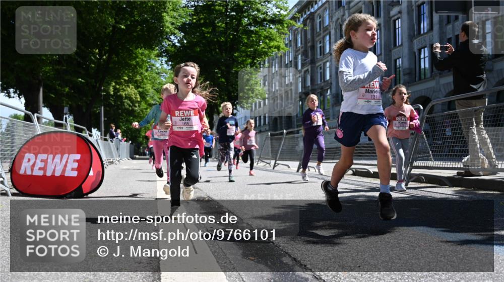 14.06.2026 - REWE Women's Run J. Mangold http://msf.ph/oto/9766101 14.06.2026 11:37:17 Ziel 101, 112, 131, 132, 141, 164, 165, 172, 173, 179, 234, 248, 264, 269, 323, 334, 336, 339, 344, 351 meine-sportfotos.de