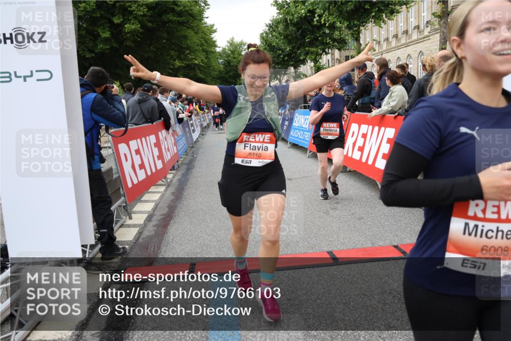 14.06.2026 - REWE Women's Run Strokosch-Dieckow http://msf.ph/oto/9766103 14.06.2026 11:01:48 Ziel 5046, 5110, 5196, 5234, 5445, 5656, 5907, 6008, 6066 meine-sportfotos.de