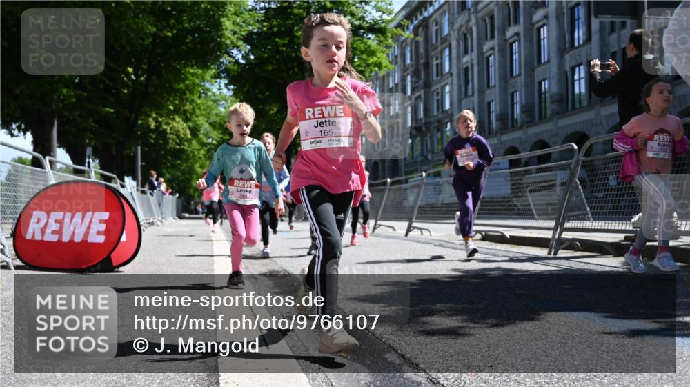 14.06.2026 - REWE Women's Run J. Mangold http://msf.ph/oto/9766107 14.06.2026 11:37:17 Ziel 101, 112, 131, 132, 141, 164, 165, 172, 173, 179, 234, 248, 264, 269, 323, 334, 336, 339, 344, 351 meine-sportfotos.de