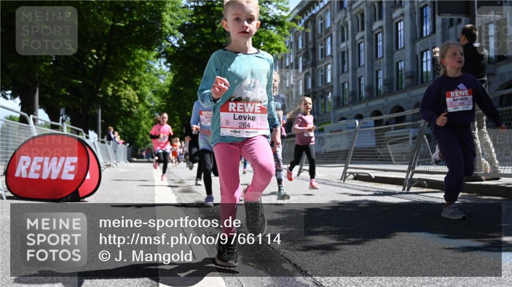 14.06.2026 - REWE Women's Run J. Mangold http://msf.ph/oto/9766114 14.06.2026 11:37:18 Ziel 101, 112, 131, 132, 141, 164, 165, 172, 173, 179, 234, 248, 257, 264, 269, 292, 323, 334, 339, 340, 344, 351 meine-sportfotos.de