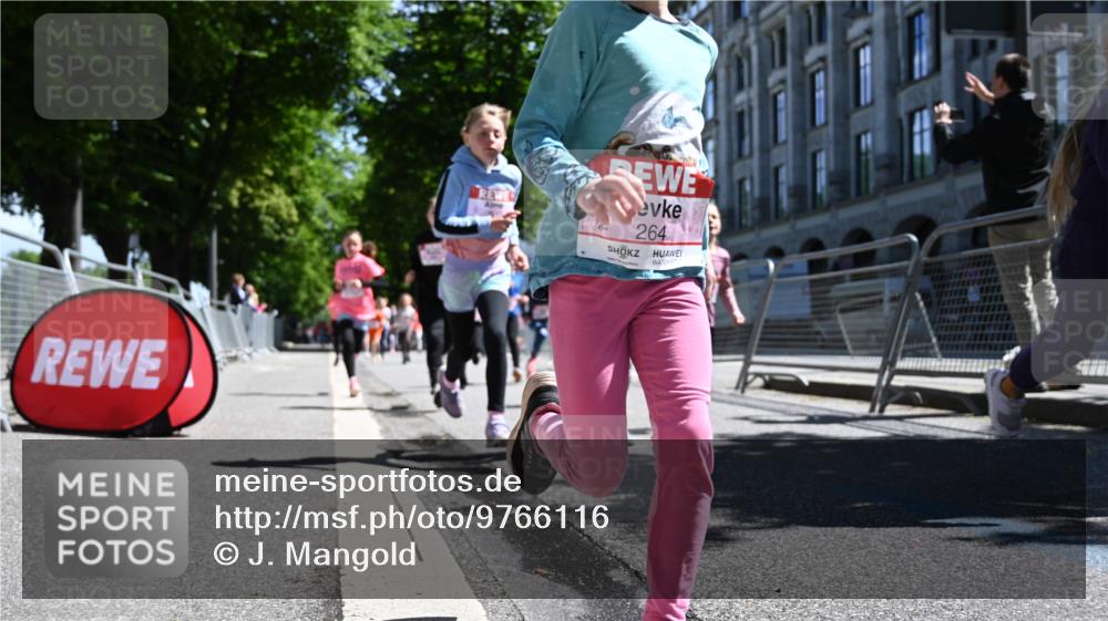 14.06.2026 - REWE Women's Run J. Mangold http://msf.ph/oto/9766116 14.06.2026 11:37:18 Ziel 101, 112, 131, 132, 141, 164, 165, 172, 173, 179, 234, 248, 257, 264, 269, 292, 323, 334, 339, 340, 344, 351 meine-sportfotos.de