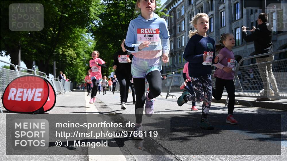 14.06.2026 - REWE Women's Run J. Mangold http://msf.ph/oto/9766119 14.06.2026 11:37:19 Ziel 101, 112, 119, 131, 132, 141, 156, 164, 165, 172, 173, 179, 234, 248, 257, 264, 269, 292, 323, 334, 339, 340, 344, 351 meine-sportfotos.de