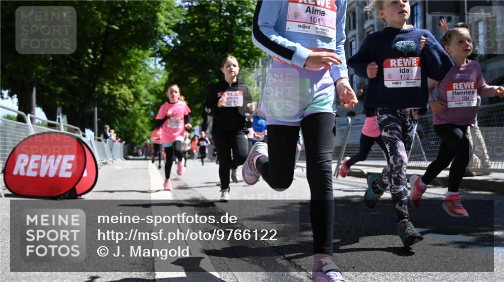 14.06.2026 - REWE Women's Run J. Mangold http://msf.ph/oto/9766122 14.06.2026 11:37:19 Ziel 101, 112, 119, 131, 132, 141, 156, 164, 165, 172, 173, 179, 234, 248, 257, 264, 269, 292, 323, 334, 339, 340, 344, 351 meine-sportfotos.de