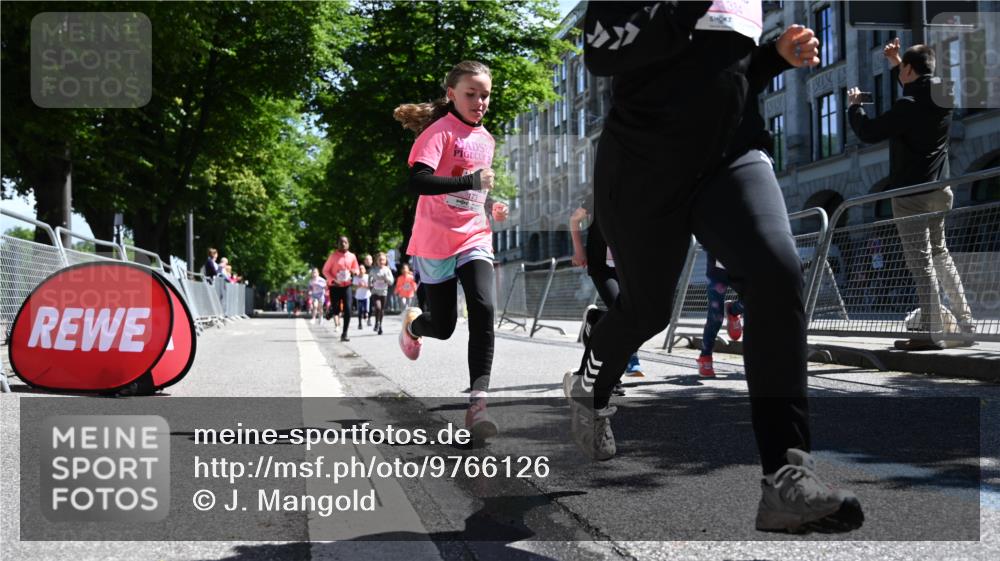 14.06.2026 - REWE Women's Run J. Mangold http://msf.ph/oto/9766126 14.06.2026 11:37:20 Ziel 101, 112, 119, 131, 141, 156, 164, 165, 172, 173, 179, 234, 248, 257, 264, 269, 292, 311, 323, 334, 339, 340, 344, 351 meine-sportfotos.de