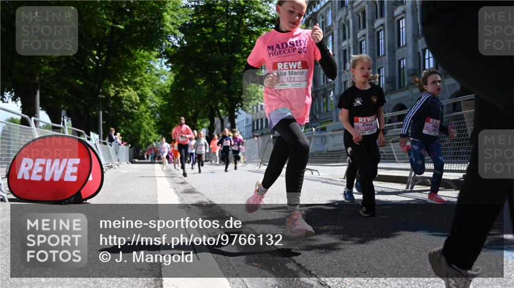 14.06.2026 - REWE Women's Run J. Mangold http://msf.ph/oto/9766132 14.06.2026 11:37:20 Ziel 101, 112, 119, 131, 141, 156, 164, 165, 172, 173, 179, 234, 248, 257, 264, 269, 292, 311, 323, 334, 339, 340, 344, 351 meine-sportfotos.de