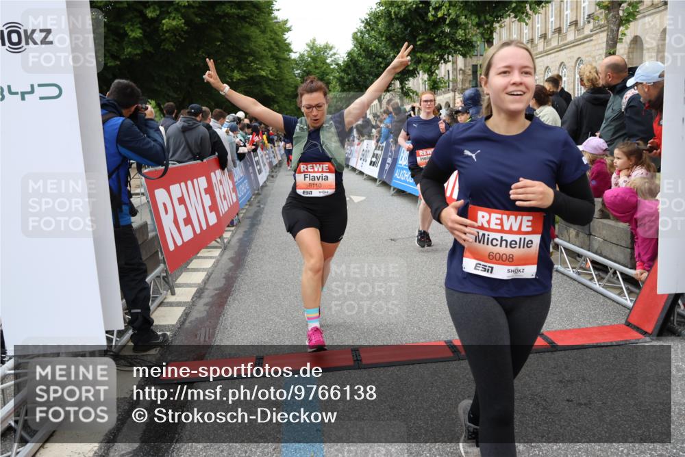 14.06.2026 - REWE Women's Run Strokosch-Dieckow http://msf.ph/oto/9766138 14.06.2026 11:01:48 Ziel 5046, 5110, 5196, 5234, 5445, 5656, 5907, 6008, 6066 meine-sportfotos.de
