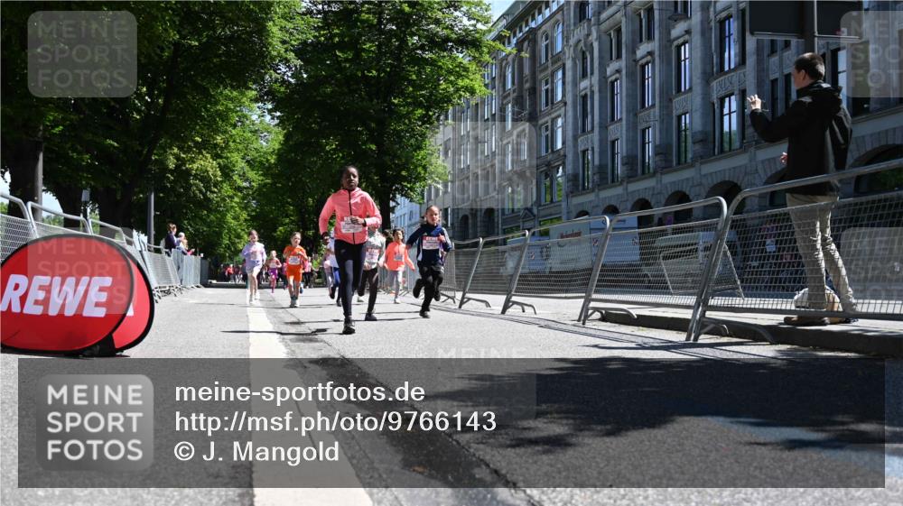14.06.2026 - REWE Women's Run J. Mangold http://msf.ph/oto/9766143 14.06.2026 11:37:21 Ziel 101, 112, 119, 141, 156, 159, 164, 165, 172, 173, 179, 224, 234, 248, 257, 264, 269, 292, 311, 323, 334, 339, 340, 344, 351 meine-sportfotos.de