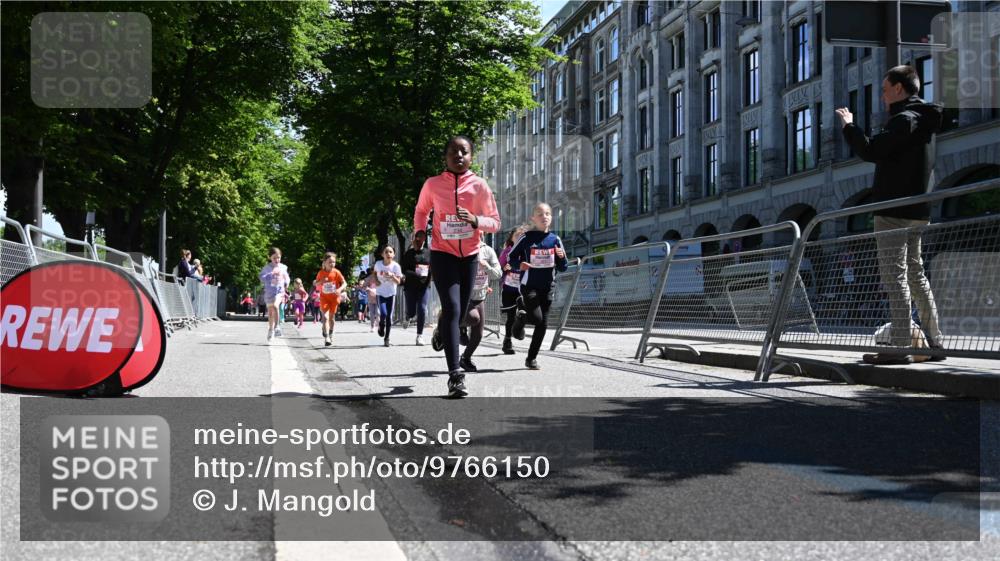 14.06.2026 - REWE Women's Run J. Mangold http://msf.ph/oto/9766150 14.06.2026 11:37:22 Ziel 101, 112, 119, 141, 156, 159, 164, 173, 179, 224, 225, 234, 248, 257, 269, 292, 311, 322, 323, 334, 339, 340, 351 meine-sportfotos.de