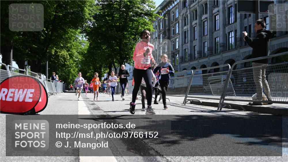 14.06.2026 - REWE Women's Run J. Mangold http://msf.ph/oto/9766152 14.06.2026 11:37:22 Ziel 101, 112, 119, 141, 156, 159, 164, 173, 179, 224, 225, 234, 248, 257, 269, 292, 311, 322, 323, 334, 339, 340, 351 meine-sportfotos.de