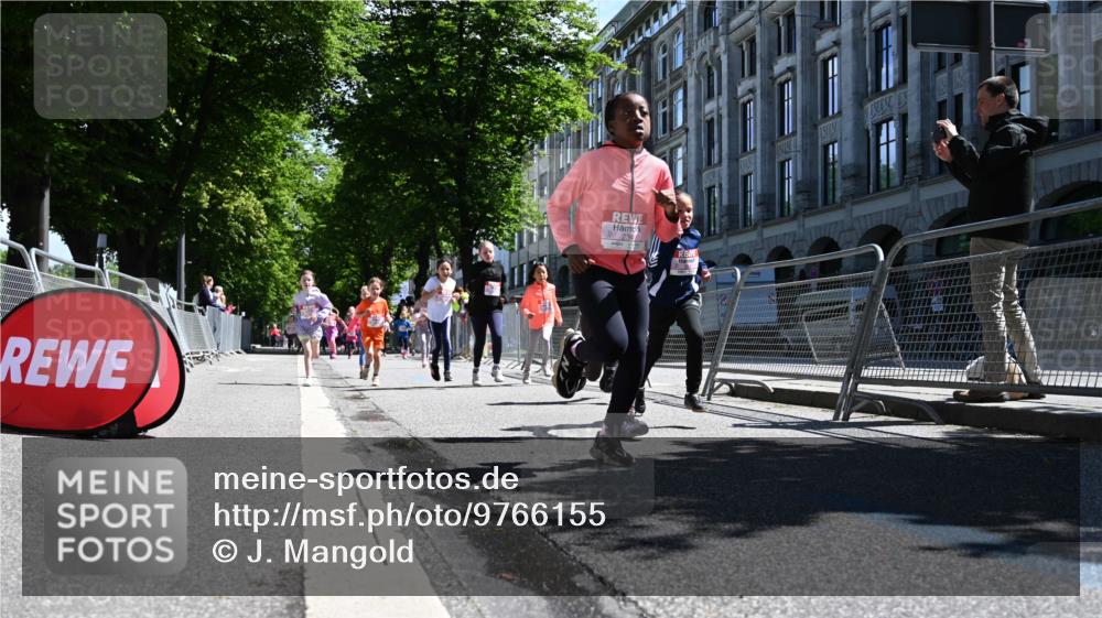 14.06.2026 - REWE Women's Run J. Mangold http://msf.ph/oto/9766155 14.06.2026 11:37:22 Ziel 101, 112, 119, 141, 156, 159, 164, 173, 179, 224, 225, 234, 248, 257, 269, 292, 311, 322, 323, 334, 339, 340, 351 meine-sportfotos.de