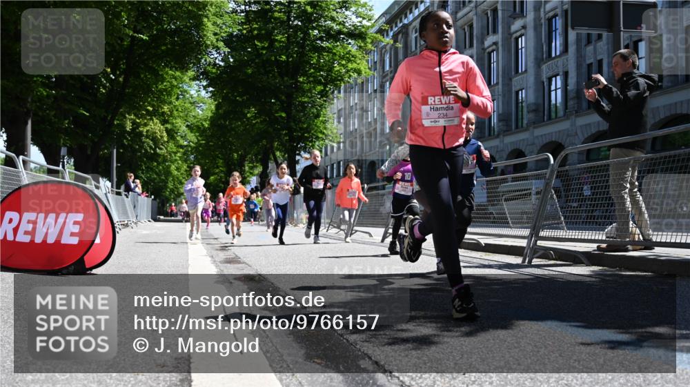 14.06.2026 - REWE Women's Run J. Mangold http://msf.ph/oto/9766157 14.06.2026 11:37:22 Ziel 101, 112, 119, 141, 156, 159, 164, 173, 179, 224, 225, 234, 248, 257, 269, 292, 311, 322, 323, 334, 339, 340, 351 meine-sportfotos.de