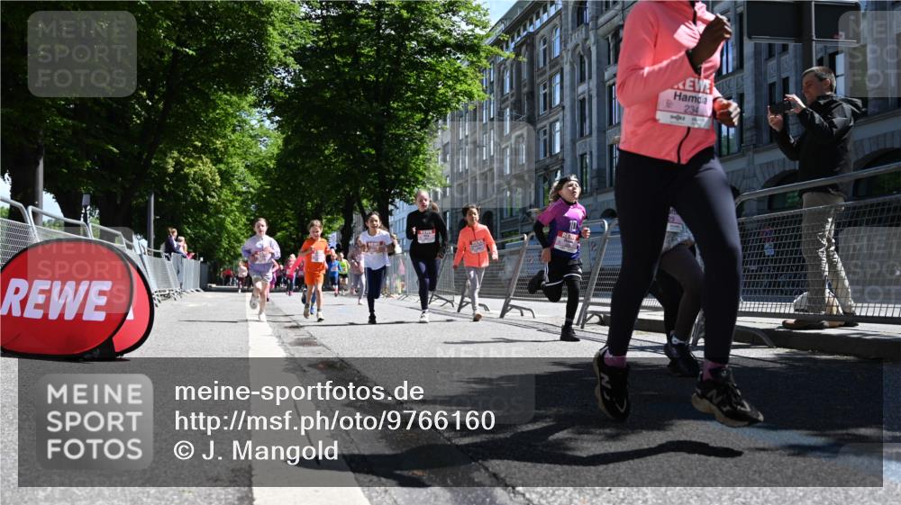 14.06.2026 - REWE Women's Run J. Mangold http://msf.ph/oto/9766160 14.06.2026 11:37:23 Ziel 119, 141, 154, 156, 159, 173, 179, 224, 225, 234, 248, 257, 269, 292, 311, 322, 323, 339, 340, 342, 343, 351 meine-sportfotos.de