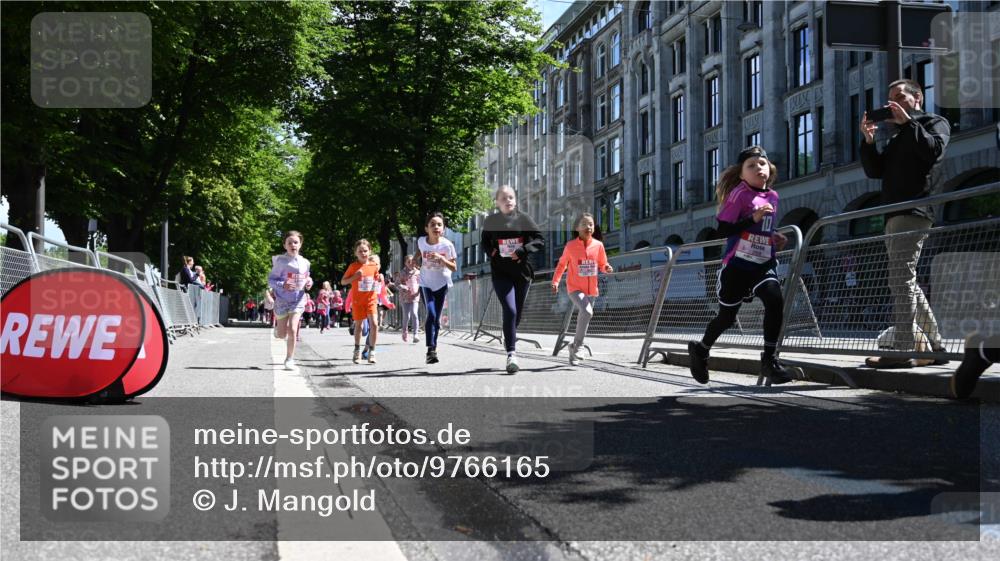 14.06.2026 - REWE Women's Run J. Mangold http://msf.ph/oto/9766165 14.06.2026 11:37:23 Ziel 119, 141, 154, 156, 159, 173, 179, 224, 225, 234, 248, 257, 269, 292, 311, 322, 323, 339, 340, 342, 343, 351 meine-sportfotos.de