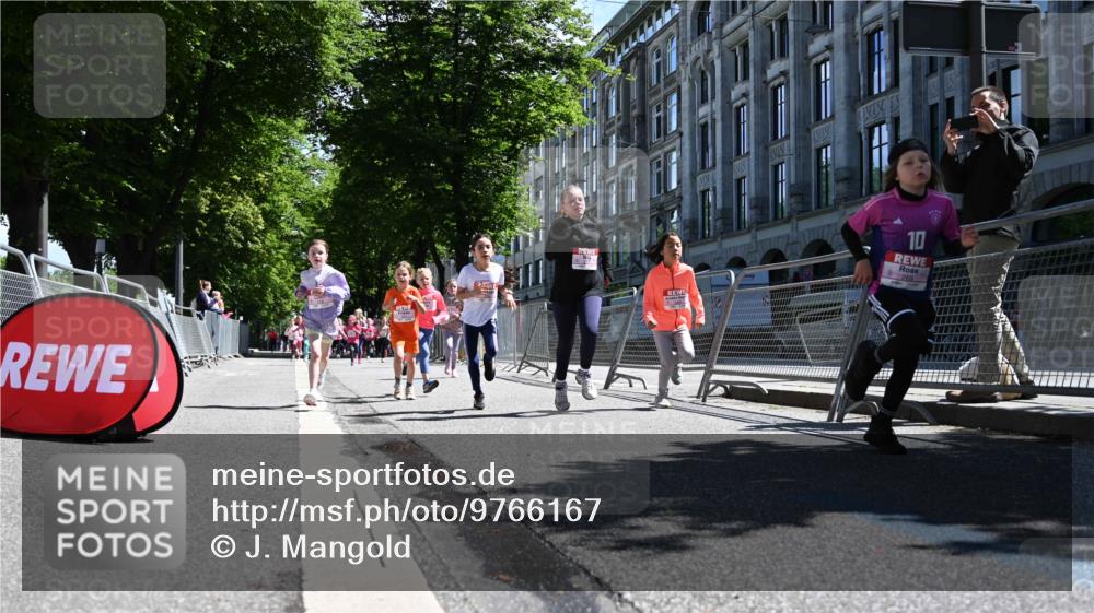 14.06.2026 - REWE Women's Run J. Mangold http://msf.ph/oto/9766167 14.06.2026 11:37:23 Ziel 119, 141, 154, 156, 159, 173, 179, 224, 225, 234, 248, 257, 269, 292, 311, 322, 323, 339, 340, 342, 343, 351 meine-sportfotos.de
