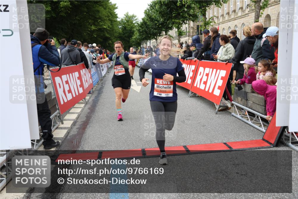 14.06.2026 - REWE Women's Run Strokosch-Dieckow http://msf.ph/oto/9766169 14.06.2026 11:01:47 Ziel 5046, 5110, 5196, 5234, 5445, 5656, 5845, 5907, 6008, 6066 meine-sportfotos.de