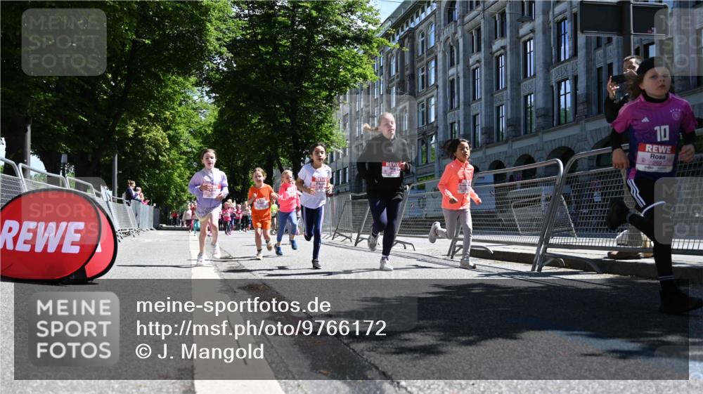 14.06.2026 - REWE Women's Run J. Mangold http://msf.ph/oto/9766172 14.06.2026 11:37:24 Ziel 119, 154, 156, 159, 206, 224, 225, 234, 248, 257, 269, 292, 311, 322, 323, 340, 342, 343, 351, 361, 362 meine-sportfotos.de