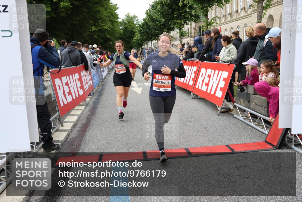 14.06.2026 - REWE Women's Run Strokosch-Dieckow http://msf.ph/oto/9766179 14.06.2026 11:01:47 Ziel 5046, 5110, 5196, 5234, 5445, 5656, 5845, 5907, 6008, 6066 meine-sportfotos.de