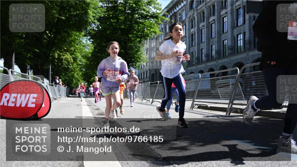 14.06.2026 - REWE Women's Run J. Mangold http://msf.ph/oto/9766185 14.06.2026 11:37:25 Ziel 119, 154, 156, 159, 206, 215, 224, 225, 234, 257, 269, 292, 311, 322, 323, 335, 340, 342, 343, 351, 361, 362 meine-sportfotos.de